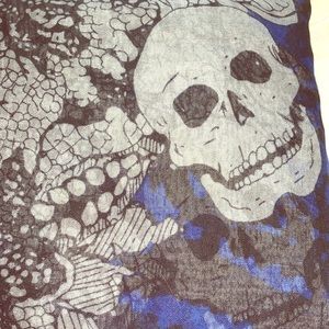 Beautiful blue skull long wrap
